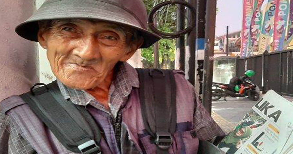 Lelaki Loper Koran dengan Sejuta Pengorbanan lelaki penjua koran